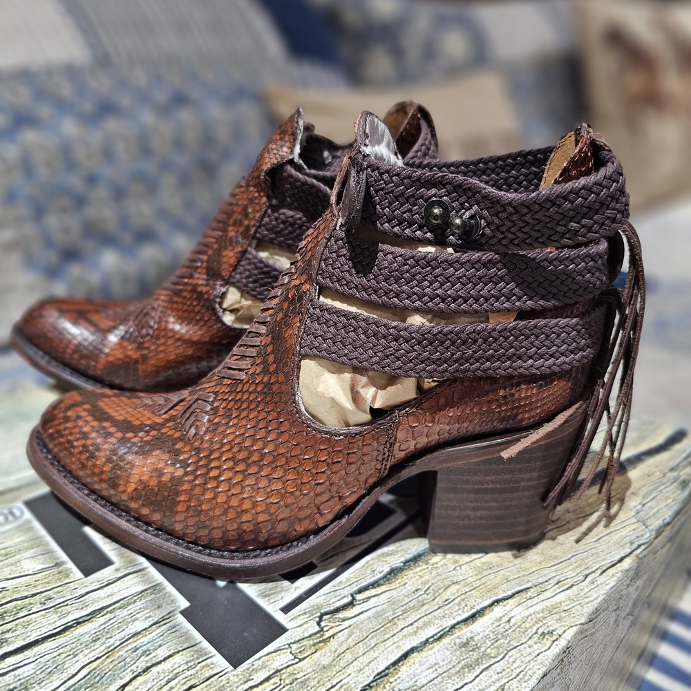 Womens Corral Python Shoe Ankle Boots, Size 7 - Picture 2 of 7